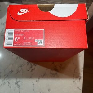 Women’s Nike dunk low“Rose Whisper”(Women’s 6.5 Men’s 5)